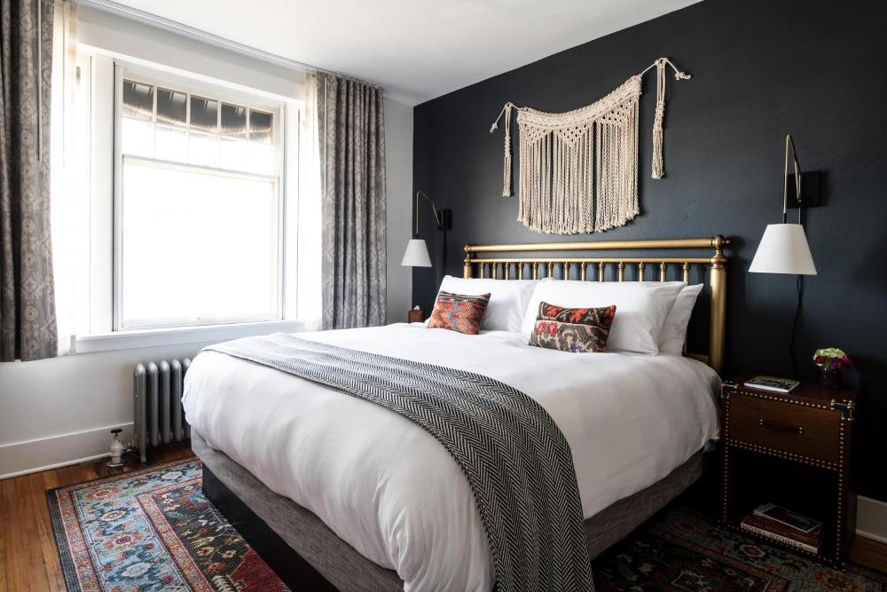 Queen Room interior